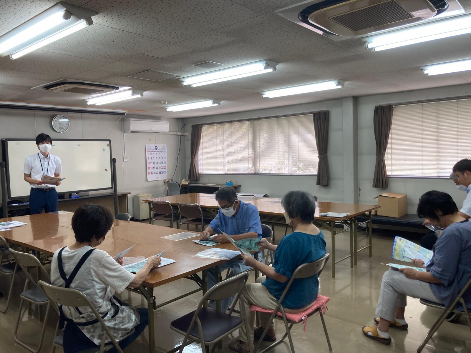 〈ろうきん〉からの社員に向けた説明会風景